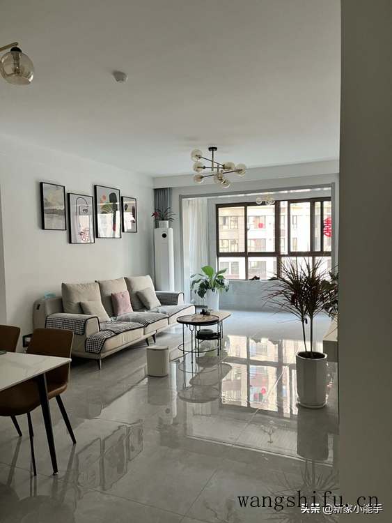 她家花19万装修95平小三房,不做电视墙,把阳台打通效果非常满意 旧房翻新 第2张 她家花19万装修95平小三房,不做电视墙,把阳台打通效果非常满意 旧房翻新 粉刷匠第2张 她家花19万装修95平小三房,不做电视墙,把阳台打通效果非常满意 旧房翻新 第2张 她家花19万装修95平小三房,不做电视墙,把阳台打通效果非常满意 旧房翻新 粉刷匠第2张