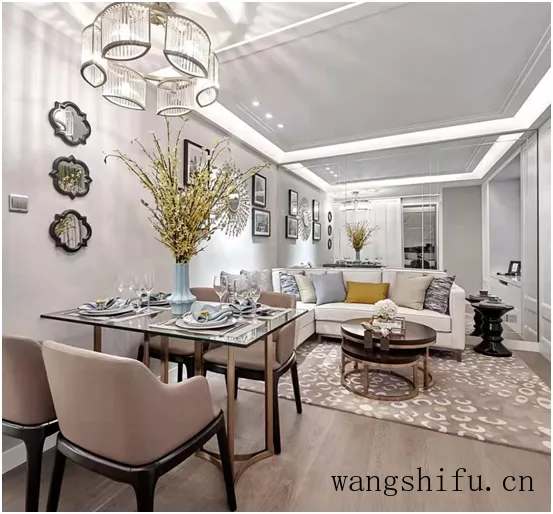 65㎡黑白灰配原木色，华丽有格调，开阔又时尚（黑白灰搭配原木色）