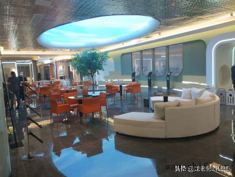 哪个杯子比较大（哪个杯子比较大一点）