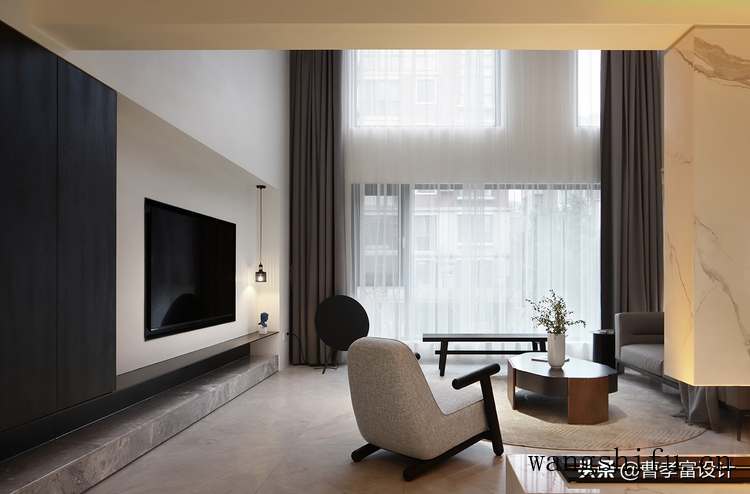 奥克斯跟美的空调哪个好（奥克斯跟美的空调哪个好一些）