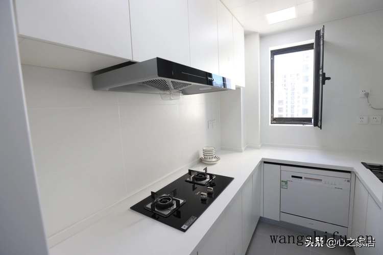 每一种家居风格背后都有故事，70㎡极简装修，打造一种纯净的生活（简约风格家居案例）