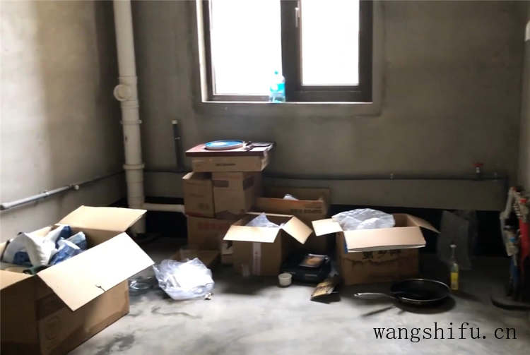 他住进不装修的毛坯房4个月，虽简陋却倍感温馨，网友：还不错 旧房翻新 第6张 他住进不装修的毛坯房4个月，虽简陋却倍感温馨，网友：还不错 旧房翻新 粉刷匠第6张