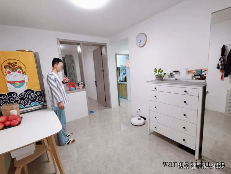 这是我见过最极简的装修,全屋大白墙,不做吊顶,一家三口很幸福 这是我见过最极简的装修,全屋大白墙,不做吊顶,一家三口很幸福