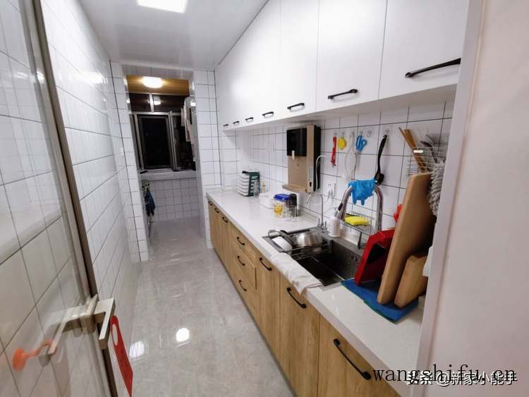 这是我见过最极简的装修,全屋大白墙,不做吊顶,一家三口很幸福 这是我见过最极简的装修,全屋大白墙,不做吊顶,一家三口很幸福