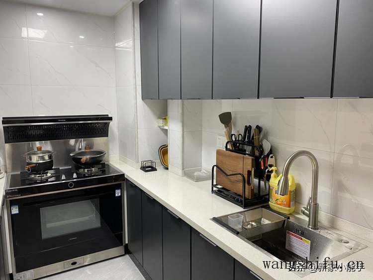 太空铝毛巾架（太空铝毛巾架和不锈钢毛巾架哪个好）