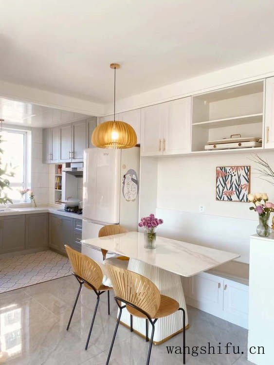 她家80平米，硬装只花了4W，比样板间还漂亮，朋友说花40W都信（4万装修80平米）