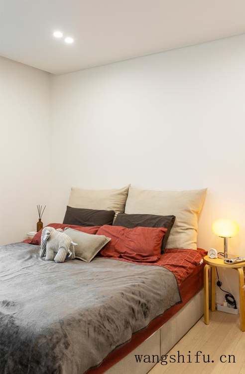 人生第一套房，是面积不过百的刚需户型，75㎡，装修“松弛有度”