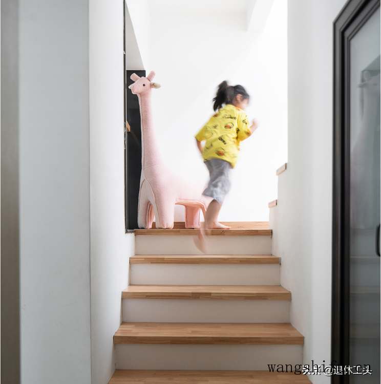 百得胜定制衣柜（百得胜定制衣柜一平方多少钱）