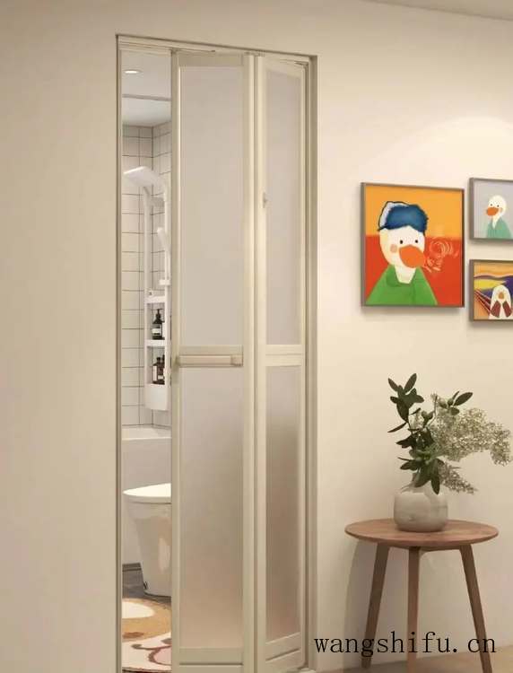 小卫生间注定憋屈?网友:我家才2㎡这么装真好用 小卫生间注定憋屈?网友:我家才2㎡这么装真好用