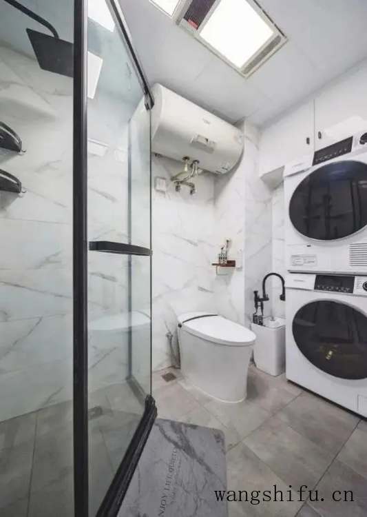 小卫生间注定憋屈?网友:我家才2㎡这么装真好用 小卫生间注定憋屈?网友:我家才2㎡这么装真好用