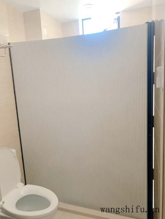 小卫生间注定憋屈?网友:我家才2㎡这么装真好用 小卫生间注定憋屈?网友:我家才2㎡这么装真好用