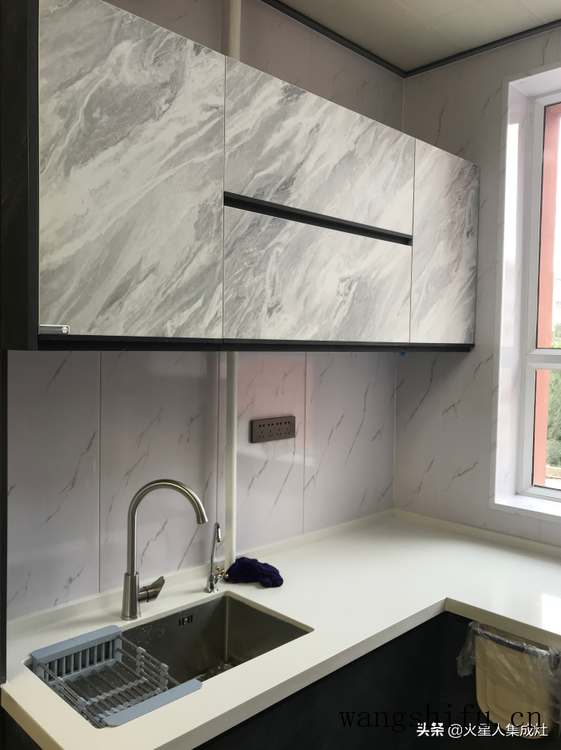 2天时间爆改老厨房，完工后简直“改头换面”，快来抄装修作业（旧厨房装修改造）