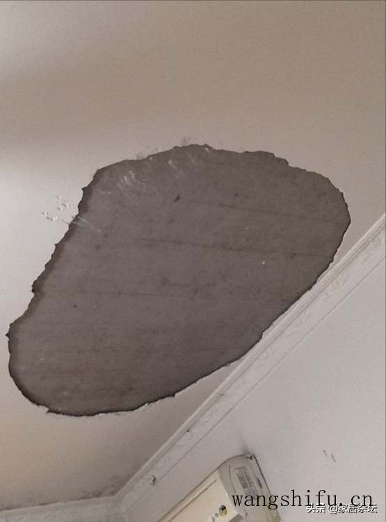 旧房翻新，原墙地面和顶板的处理要尤为注意，否则会引发很多问题