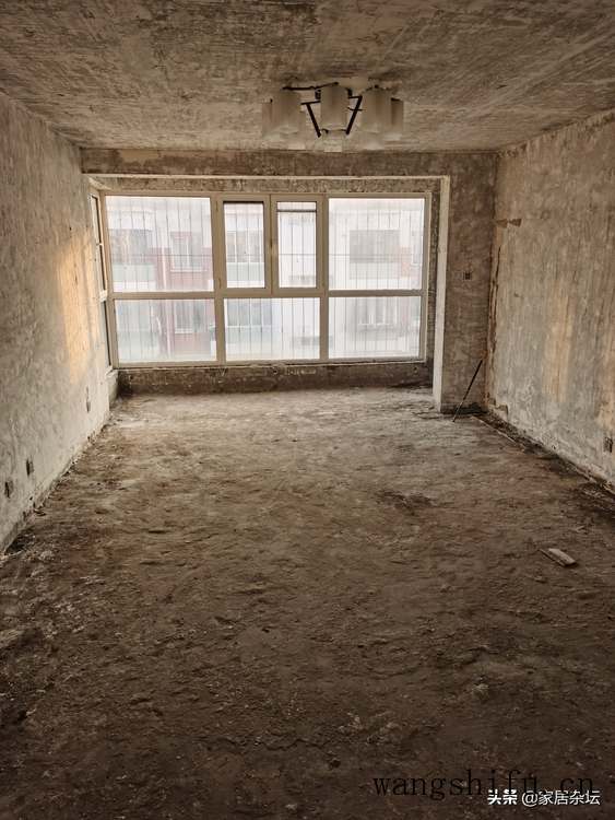 墙面贴瓷砖（墙面贴瓷砖的施工做法）