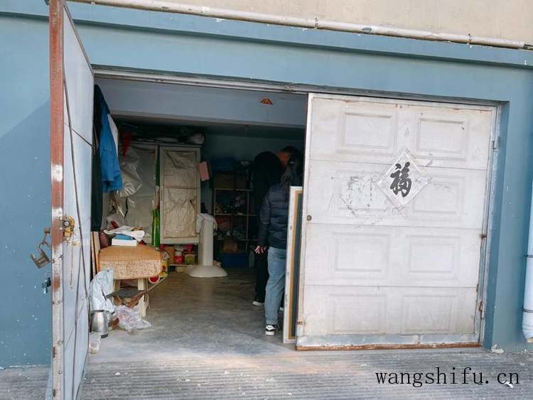 母亲爬楼腿疼,她把车库变成了养老小公寓 母亲爬楼腿疼,她把车库变成了养老小公寓