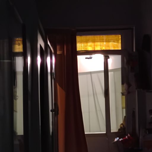 床尾对着门和对着窗哪个更不好