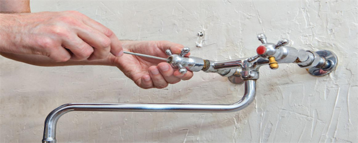 家里卫生间漏水怎么办