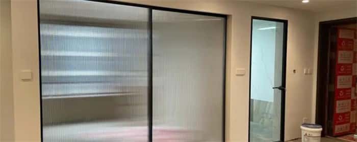 灰油砂玻璃门和长虹玻璃门哪个贵