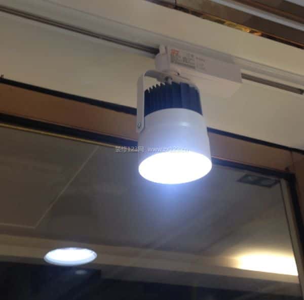 雷声照明